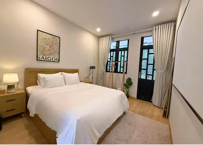 Lylac Home Saigon Cog - Tranquil City Center Wabi Sabi 3Br Townhouse In D1